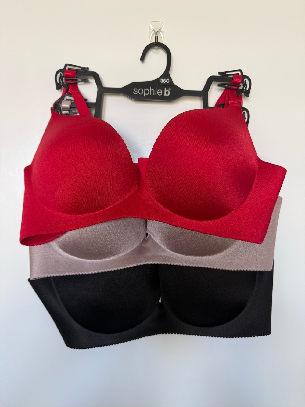 sophie b. Red Seamless Molded Wireless T-Shirt Bra Trio(Red, Beige, Black)